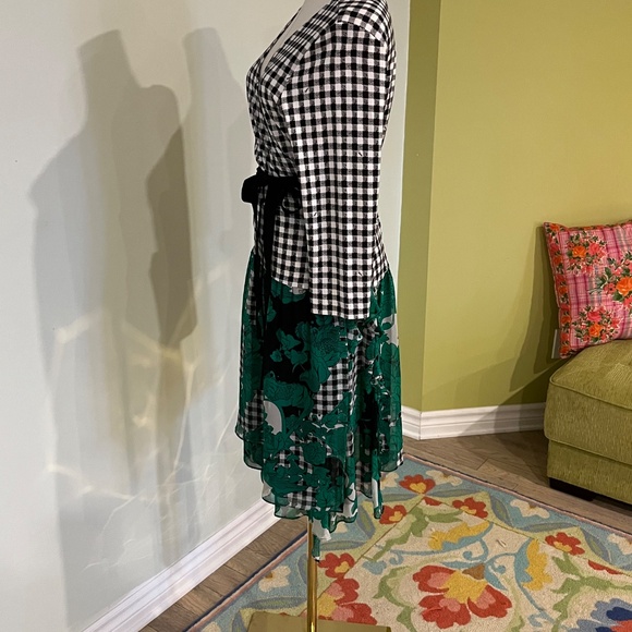 Diane VonFurstenberg wrap chiffon dress - Picture 4 of 4